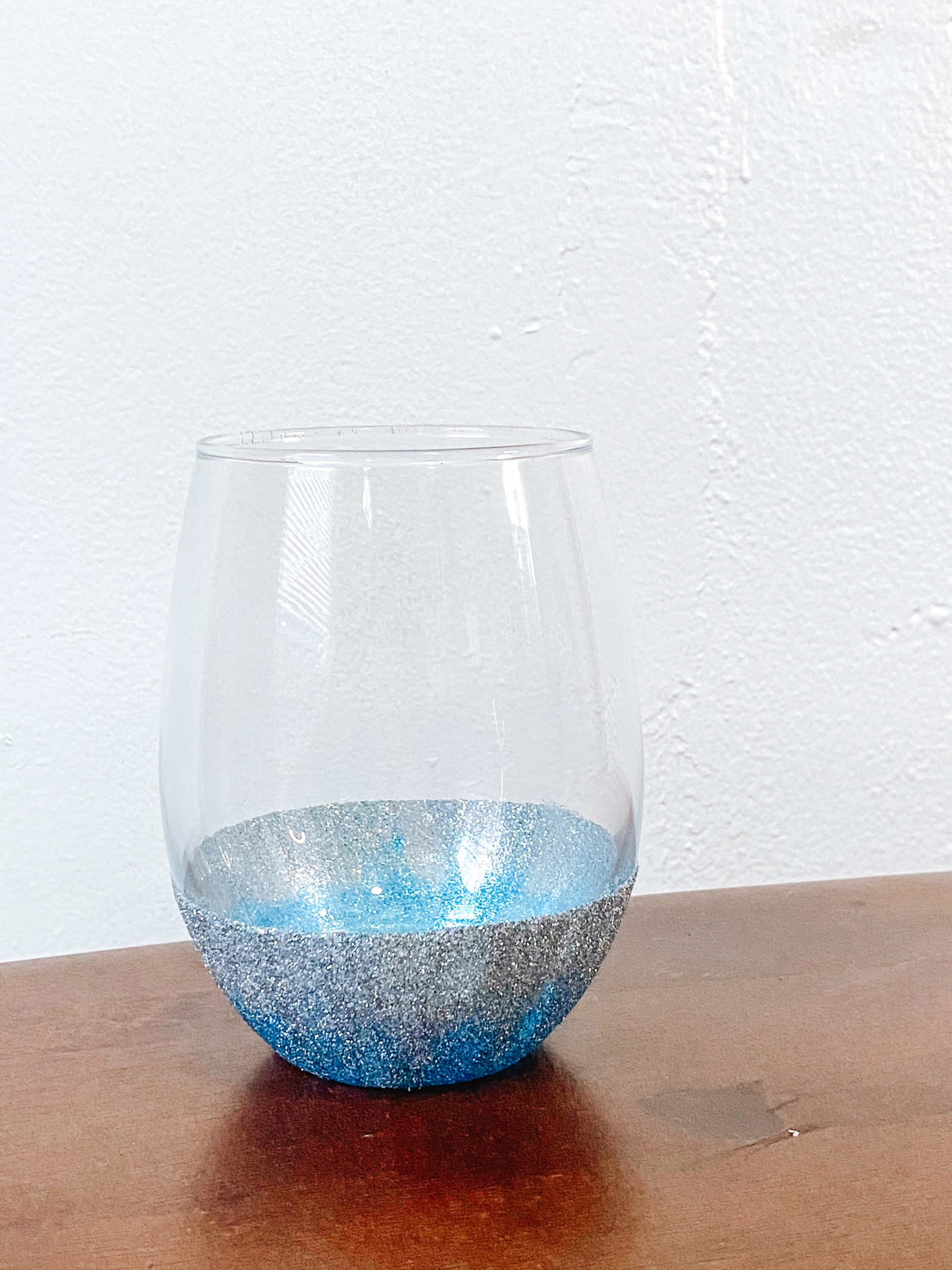 A Bride On A Budget: DIY Glitter Wine Glasses